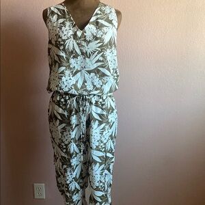 LAUREN floral  Sleeveless Jumpsuit - Green and White